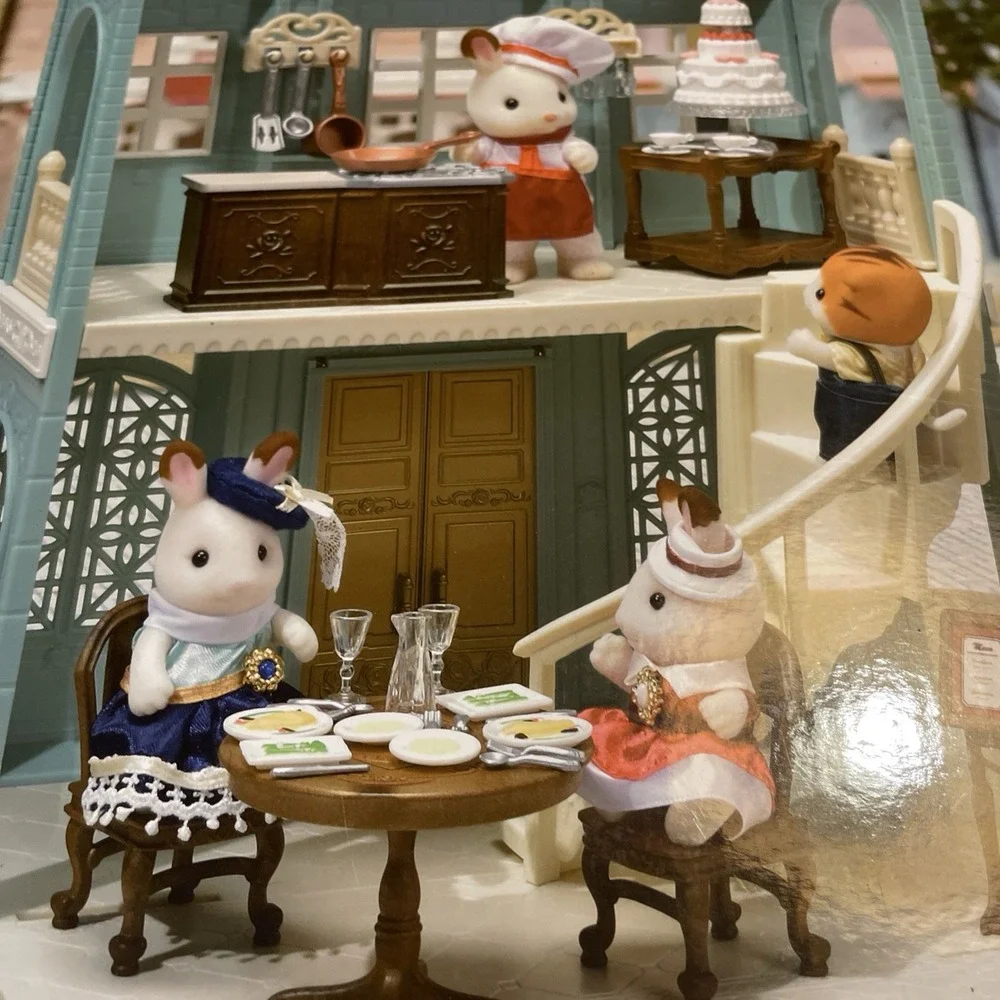 Sylvanian Families Calico Critter Town Series Delicious Restaurant Play-set Read